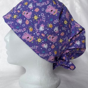 Peppa Pig Scrub Hat diseñado para el cuidado de la salud. Quirófano, enfermería quirúrgica. Hecho en Canadá por The Scrub Locker