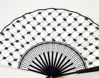 Un bel éventail à imprimé keffieh. Éventails en papier, éventails de mariage. Éventail sur le thème de la Palestine