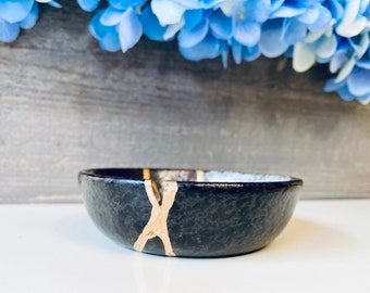 Kintsugi Bowl, Black Dish, Halloween Gifts, Kintsugi Pottery, Personalized Fall Gifts, Handmade Home Decor, Minimalist, Black Stoneware Dish