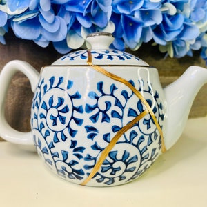 Kintsugi Teapot, Kintsugi Blue and White Teapot, Kintsugi Pottery, Japanese Handmade Ceramics, Seasonal Decor, Kintsugi Petal Design Teapot