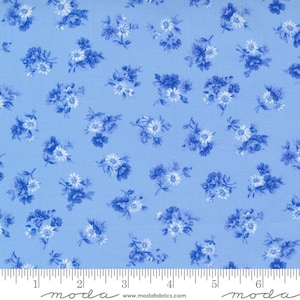 Moda - SUMMER BREEZE - Quilt Fabric-by-the-1/2 yard by MODA 33613 - 16 Little Bloom in Sky