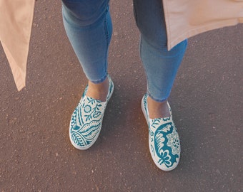 Blue Floral Pattern - Women’s slip-on canvas shoes