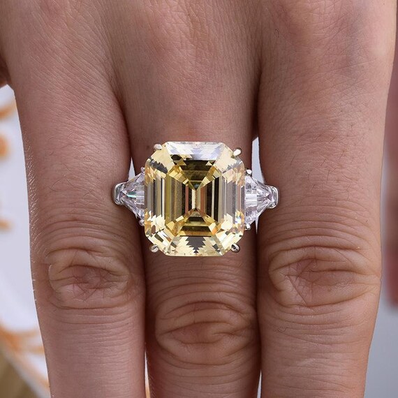 Asscher cut 2024 yellow sapphire