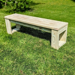 Easy DIY Patio Bench Woodworking Plans