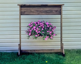 Easy DIY Hanging Plant Welcome Stand Plans