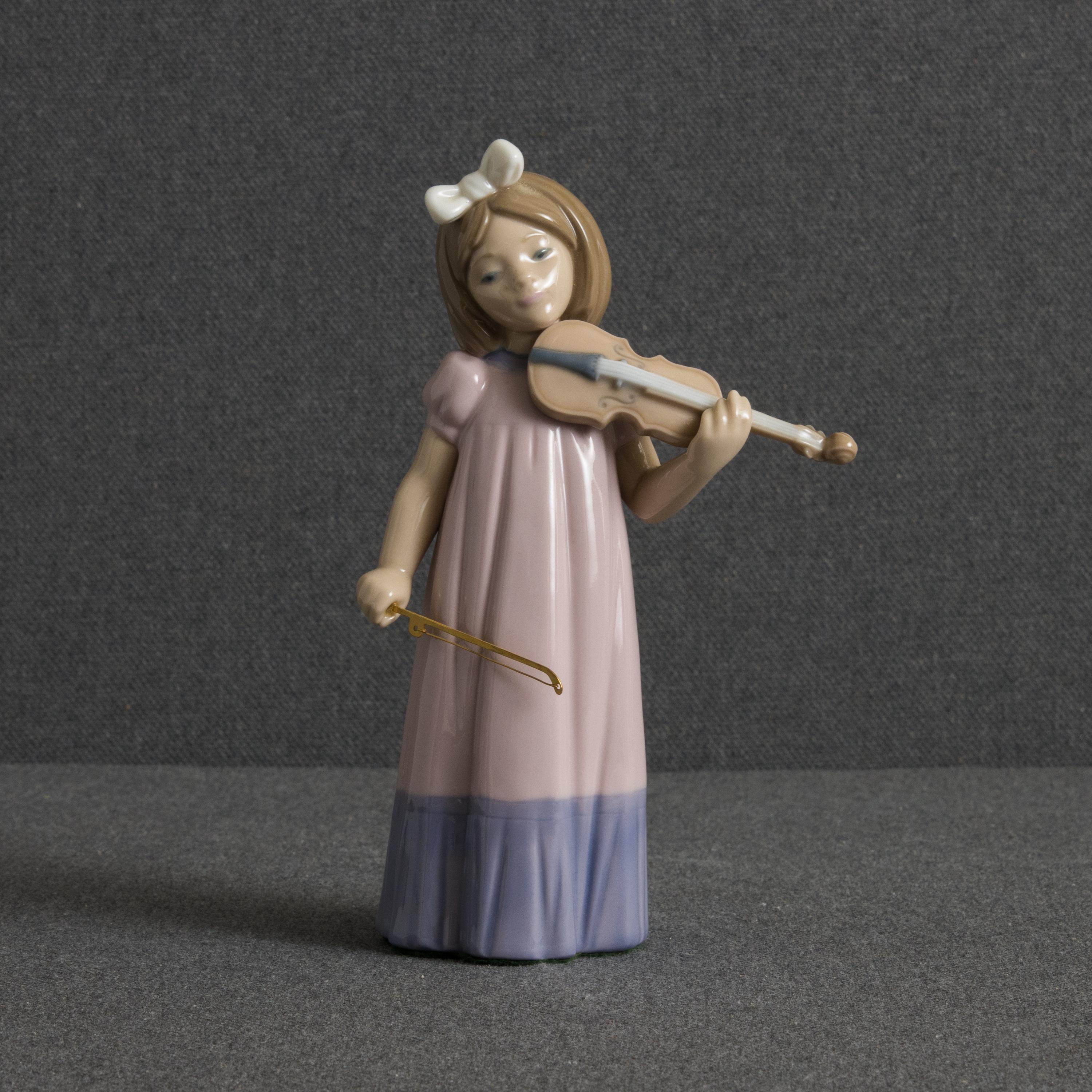 【LLADRO】ヴァイオリンを奏でる少女 LLADRO】ヴァイオリンを奏でる少女 Nao By Lladro Porcelain Figurine