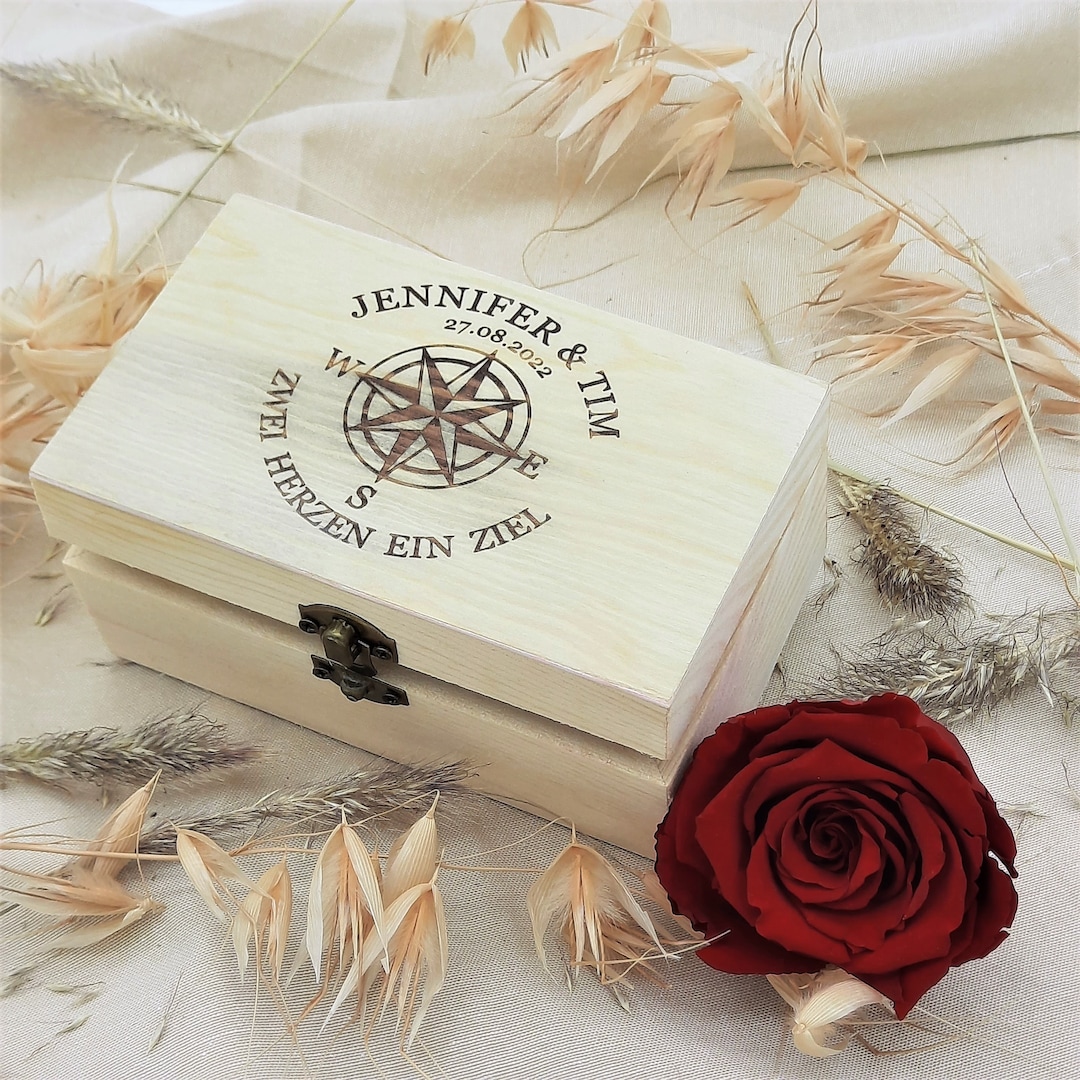 Personalisiertes Geschenk zur Hochzeit Schatzkiste Erinnerungskiste