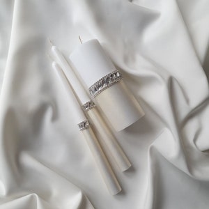 Ensemble de bougies de mariage ivoire : bougies piliers et bougies coniques en perles de losanges