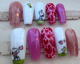 Snoopy’s Valentine Day inspired press on nails: White, Pink and Peachy glitter Gel