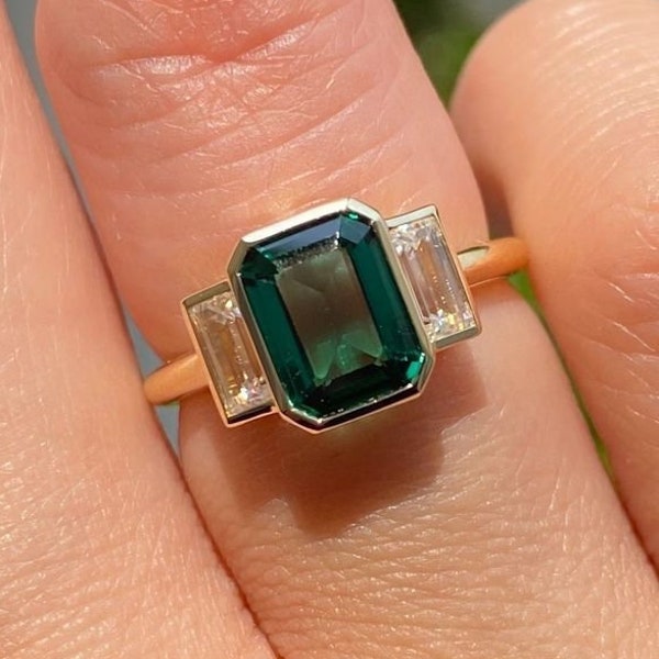Green Emerald Cut CZ Diamond Bezel Three Stone Mother Gift And Wedding Ring For Women