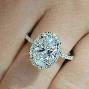 Witte ovaal geslepen diamanten haloring | Aangepaste bestelling in zilver, goud met moissaniet en in het lab gekweekte diamant (volgens bestelling)