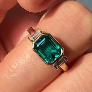 Green Emerald Cut CZ Diamond Bezel Three Stone Anniversary And Wedding Gift Ring for Her