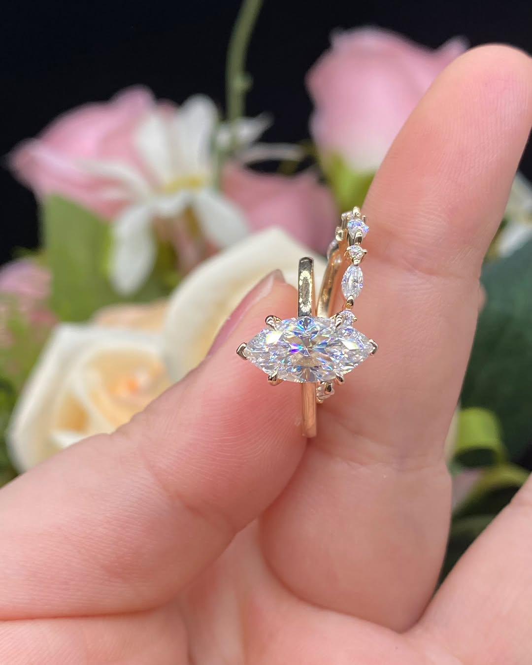 ホワイトマーキスカットダイヤモンドソリティアウェディングギフト