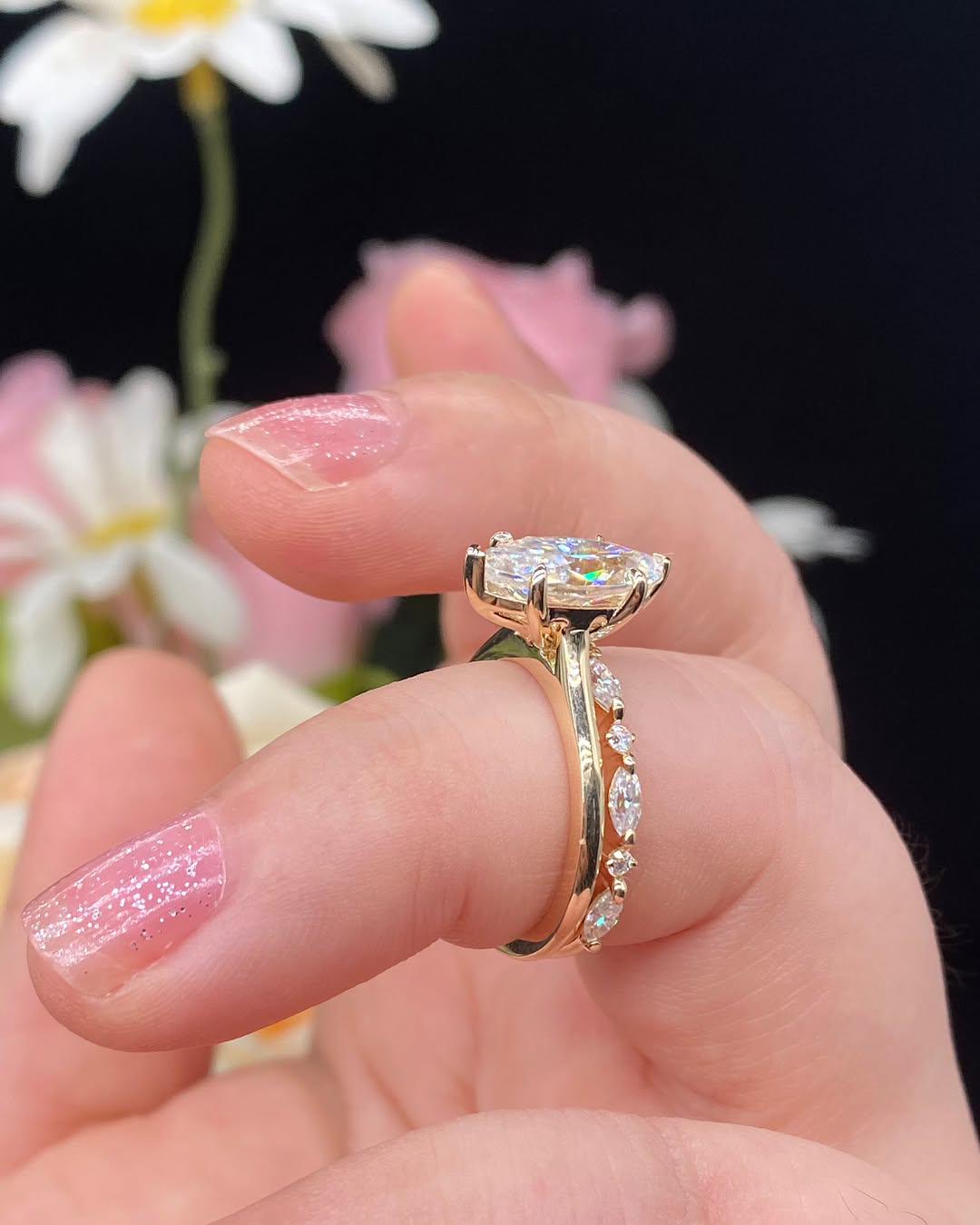 ホワイトマーキスカットダイヤモンドソリティアウェディングギフト