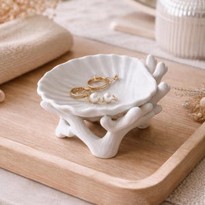 Vide-Poche Coquillage Corail – Porte Bijoux Bord de Mer – Coupelle Décorative Coastal Chic – Déco Marine Élégante – Shell Jewelry Dish