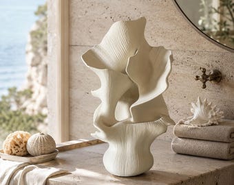 Coquillage Sculptural 24 cm, Décoration Bord de Mer Blanc Ivoire, Sculpture Marine Design, Déco Méditerranéenne, Objet Déco Luxe