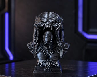 10cm Extraterrestrial Creature Bust, Black and Silver Alien Hunter Statue, Dark Sci-Fi Sculpture, Gaming Decor, Science Fiction Fan Gift