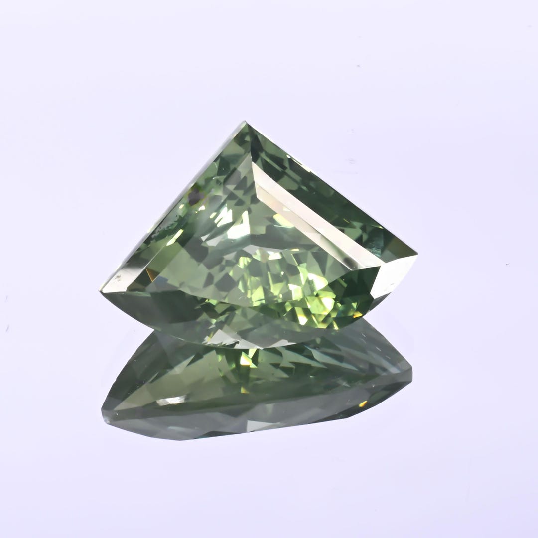 AAA Grade Green Ceylon Parti Sapphire Triangle Gemstone Jewelry Making ...