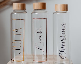 Personalisierte Trinkflasche aus Glas mit 1000ml und Bambusdeckel ohne Henkel