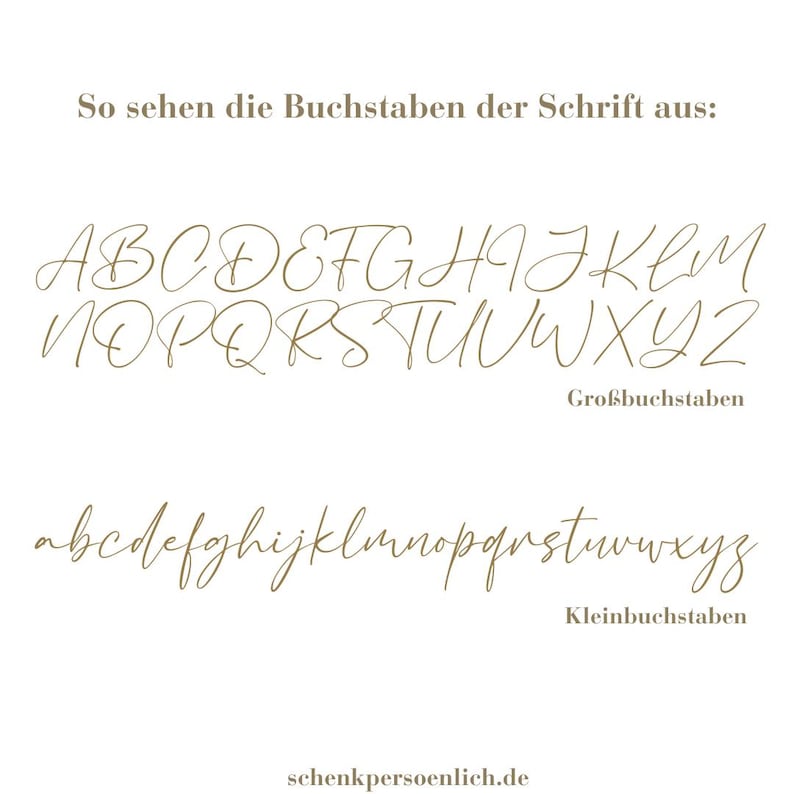 K&ouml;nnte beinhalten: Ein Schriftalphabet-Diagramm, das Gro&szlig;- und Kleinbuchstaben in kursiver Schrift zeigt. Die Buchstaben sind in hellbrauner Farbe auf wei&szlig;em Hintergrund geschrieben. Der Text "So sehen die Buchstaben der Schrift aus:" befindet sich oben im Bild. Der Text "Gro&szlig;buchstaben" befindet sich unter den Gro&szlig;buchstaben. Der Text "Kleinbuchstaben" befindet sich unter den Kleinbuchstaben. Der Text "schenkpersoenlich.de" befindet sich unten im Bild.
