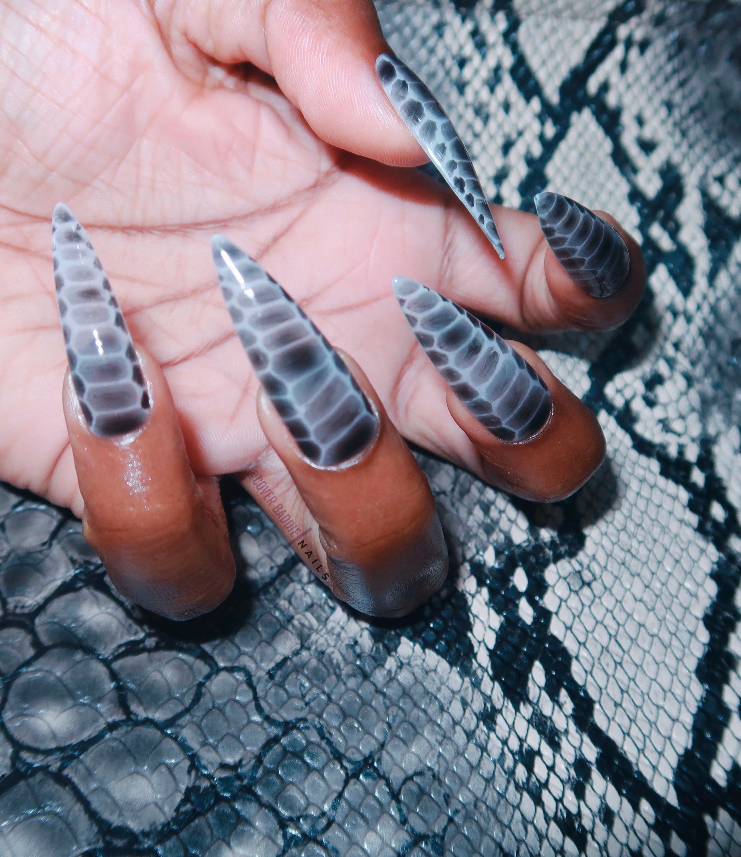 Amazon.com: Nail Gang White Snakeskin 24 piece press on nails 5 MINUTE FULL  SET ready to wear UV gel fake nails 24 piece animal print false nails (5) :  Beauty & Personal Care