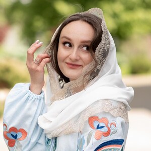 Lace mantilla veil