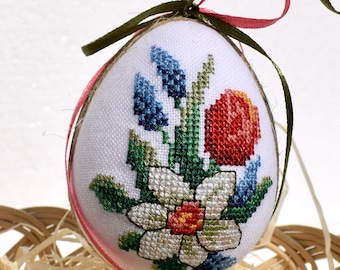 Handmade embroidered egg ornament, Cross stitch floral egg decor, Hanging Easter egg gift, Spring basket decoration, Folk style ornament