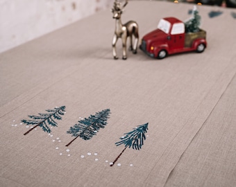 スウェーデンのヴィンテージ クリスマス刺繍テーブルランナー - 1960