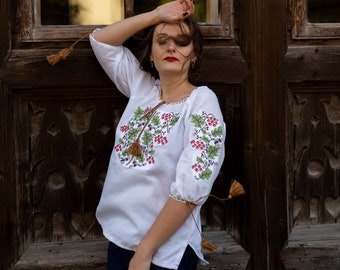 Ukraine embroidered blouse, Black Romanian embroidered blouse, Cotton top with floral embroidery, Blouse in boho style, Floral sweater