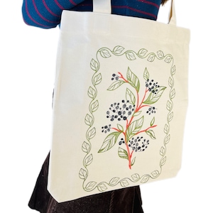 Cotton bag with blooming elderberry embroidery, Eco shopping bag, Beige tote bag, Cotton embroidery shoulder bag, Boho tote bag, Hippie bag imagen 1