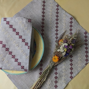 Linen napkin with traditional embroidery