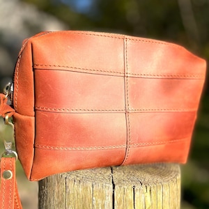 Handmade Leather Zipper Pouch, Leather Wristlet Clutch, Small Handmade Leather Bag, Minimalist Leather Pouch for Everyday Use