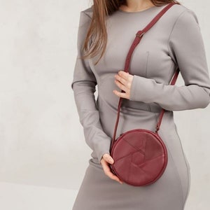Round Crossbody Bag for Women, Burgundy Circle Shoulder Bag, Compact Everyday Purse with Adjustable Strap, Minimalist Fashion Accessory