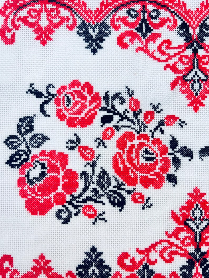 Handmade embroidered towel with red rose motifs and lace trim