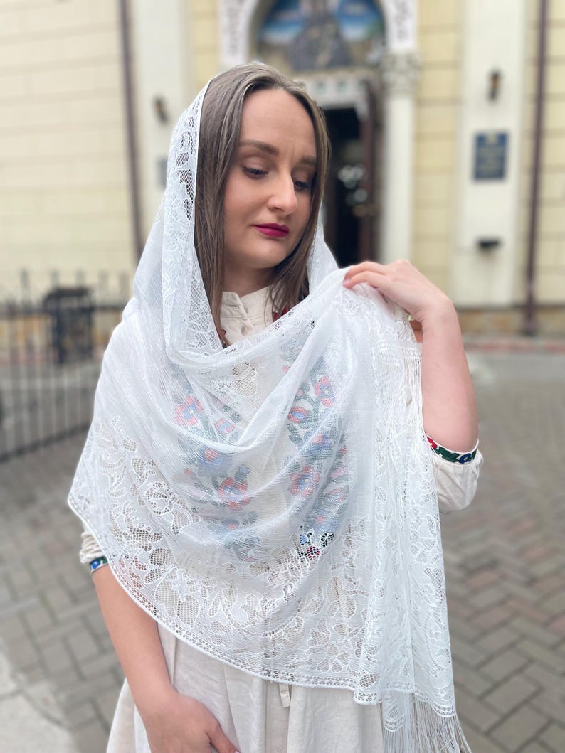 White lace fringe mantilla veil for women