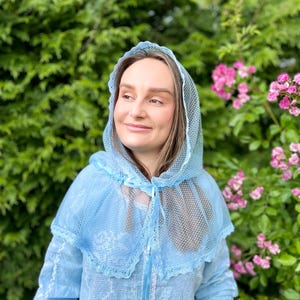 Light blue mesh veil with lace trim and tie for women