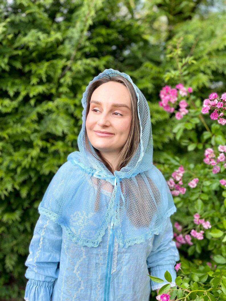 Light blue mesh veil with lace trim and tie for women