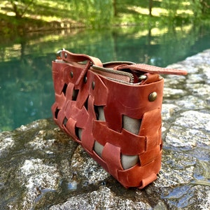 Handmade Woven Leather Crossbody Bag with Removable Zipper Pouch and Adjustable Strap – Cognac Brown Boho Shoulder Purse for Everyday Use