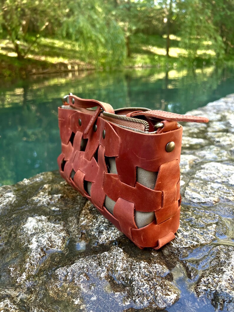 Handmade Woven Leather Crossbody Bag with Removable Zipper Pouch and Adjustable Strap – Cognac Brown Boho Shoulder Purse for Everyday Use