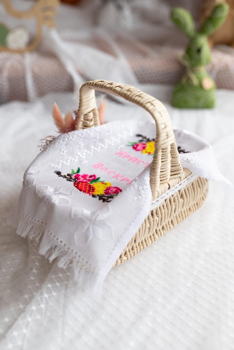 Easter basket cover embroidered