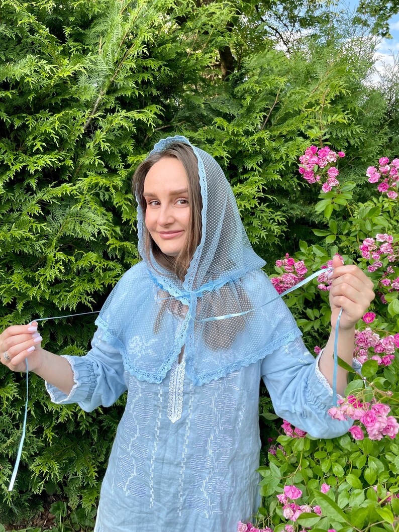Light blue mesh veil with lace trim and tie for women