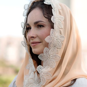 Elegant tulle headscarf with floral lace