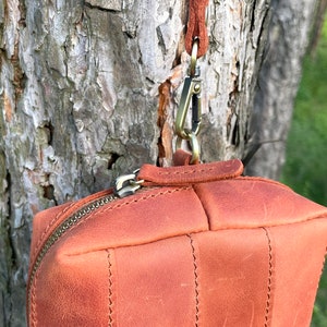 Handmade Leather Zipper Pouch, Leather Wristlet Clutch, Small Handmade Leather Bag, Minimalist Leather Pouch for Everyday Use
