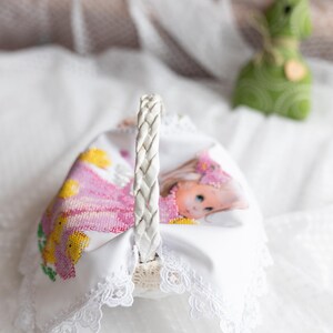 Beaded Easter basket cover