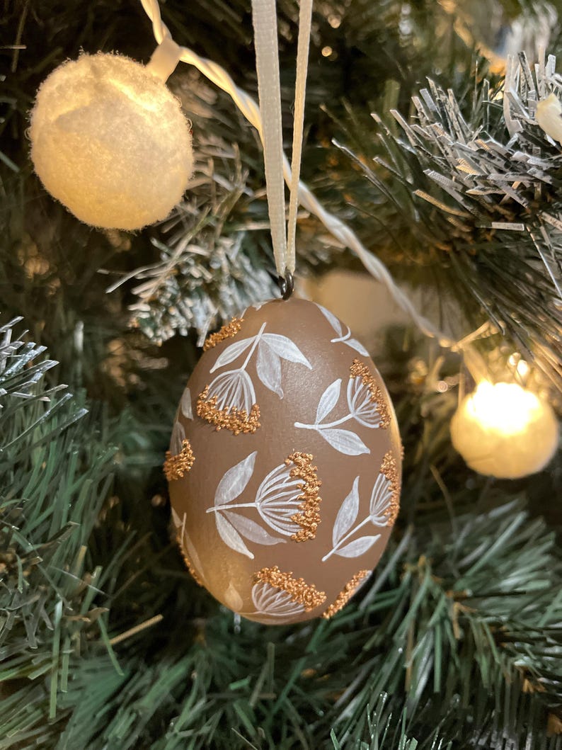 Hand painted decorative egg ornaments, Symbolic hanging decorations, Floral spring ornaments for home decor