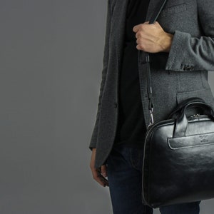 Handmade Black Leather Weekender / Work Bag – Wide-Mouth Zip, Removable Shoulder Strap, Minimalist Travel Duffel, Gift for Him