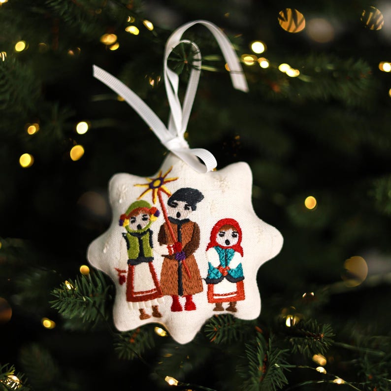 Handmade embroidered Christmas star ornament with caroling children, Folk holiday tree decoration featuring traditional winter carol scene