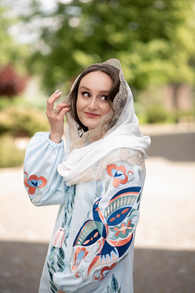 Lace mantilla veil