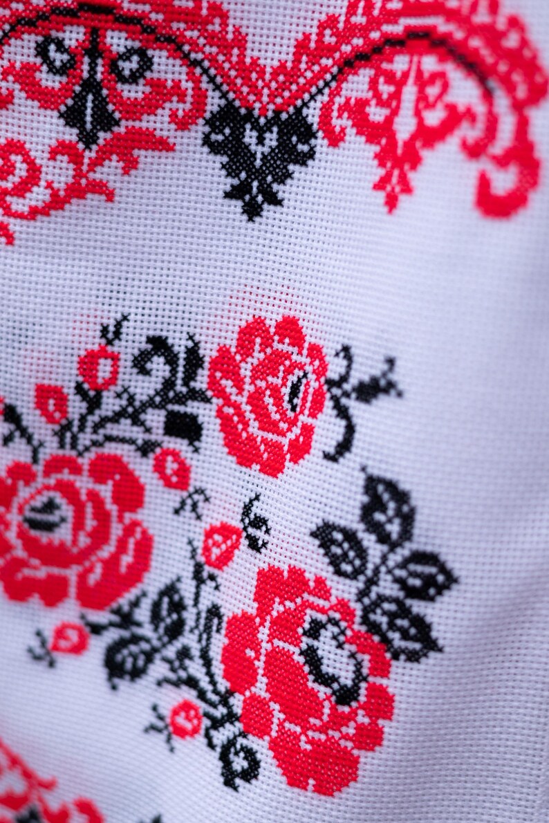 Handmade embroidered towel with red rose motifs and lace trim
