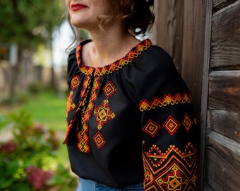 Ukraine embroidered blouse, Black Romanian embroidered blouse, Cotton top with floral embroidery, Blouse in boho style, Floral sweater